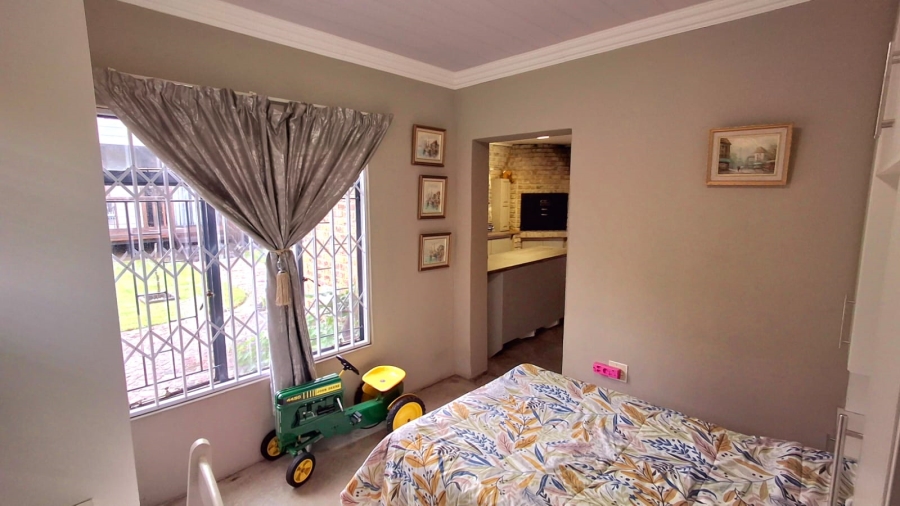 5 Bedroom Property for Sale in Vaalpark Free State